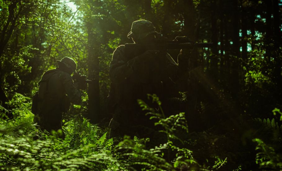 Soldiers in the jungle wearing polyamide bdu.