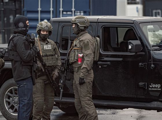 Sektorübergreifendes taktisches Spurenlesen: Wie es bei Militär und Polizei sowie von indigenen und zivilen Experten angewendet wird