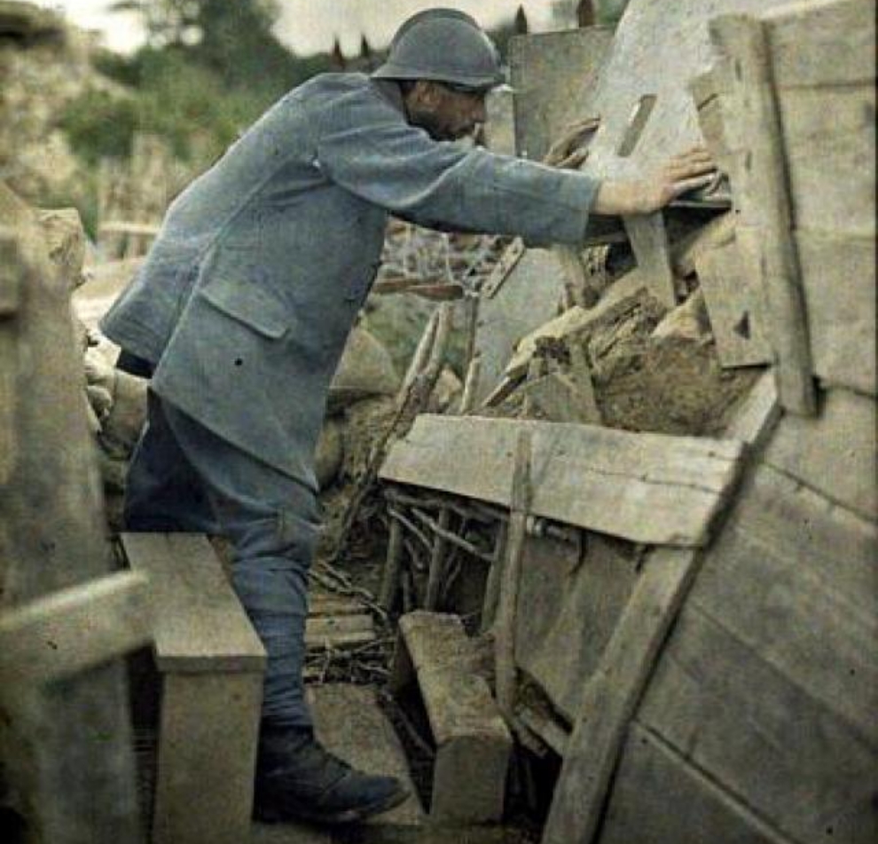 Der Erste Weltkrieg: Grabenkämpfe und die Einführung der blauen Horizon-Uniform