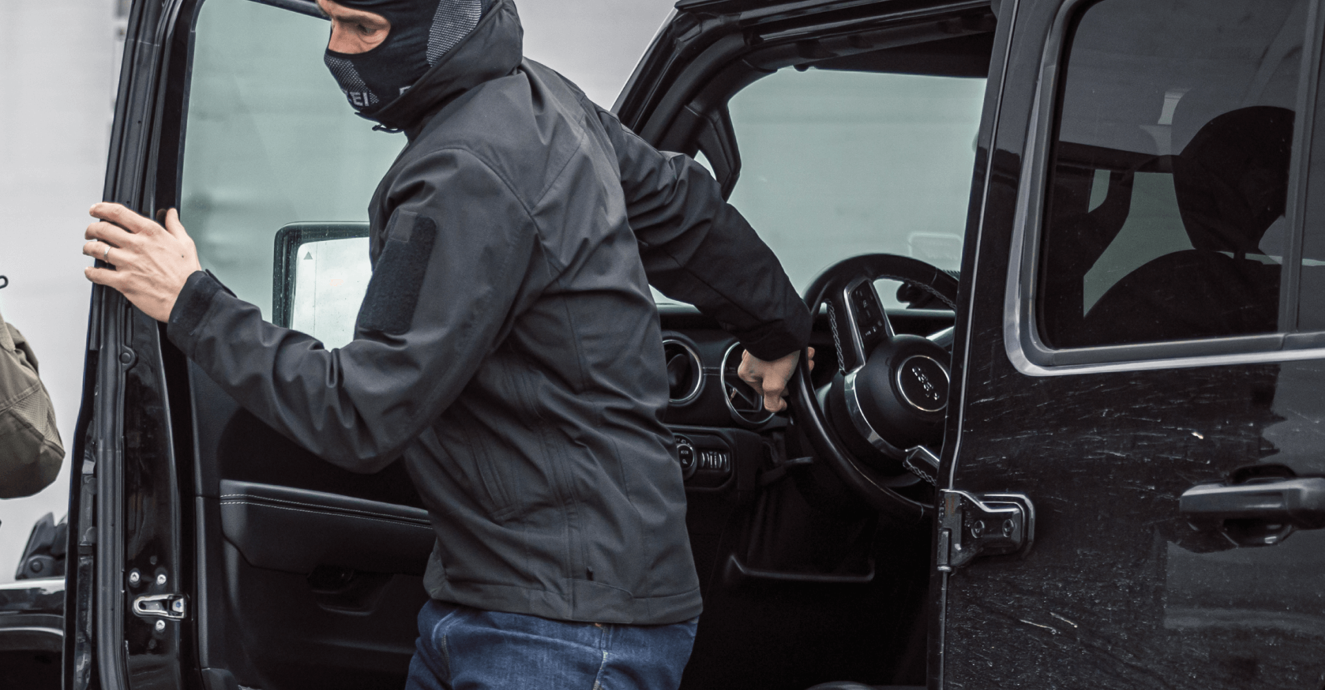 Preprečujejo pronicanje vlage in se izjemno hitro sušijo, kar tvoji vsakodnevni opremi doda dodatno plast vsestranskosti.