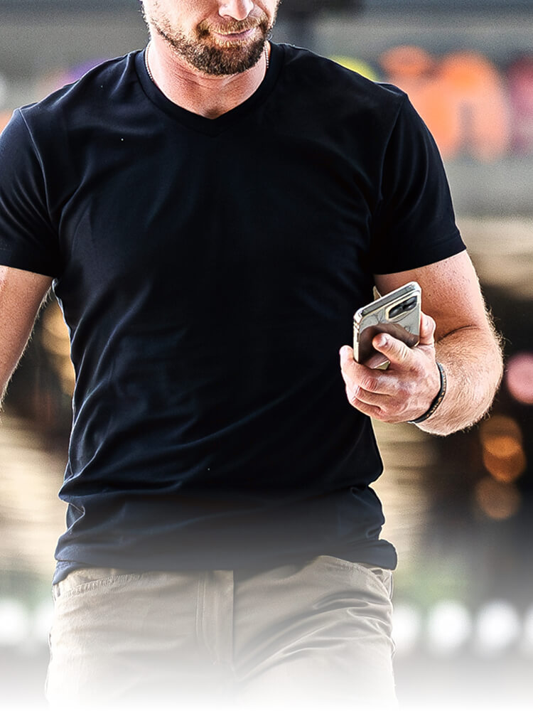 These shirts keep you cool and dry throughout the day, ideal for everyday use in hot environments.