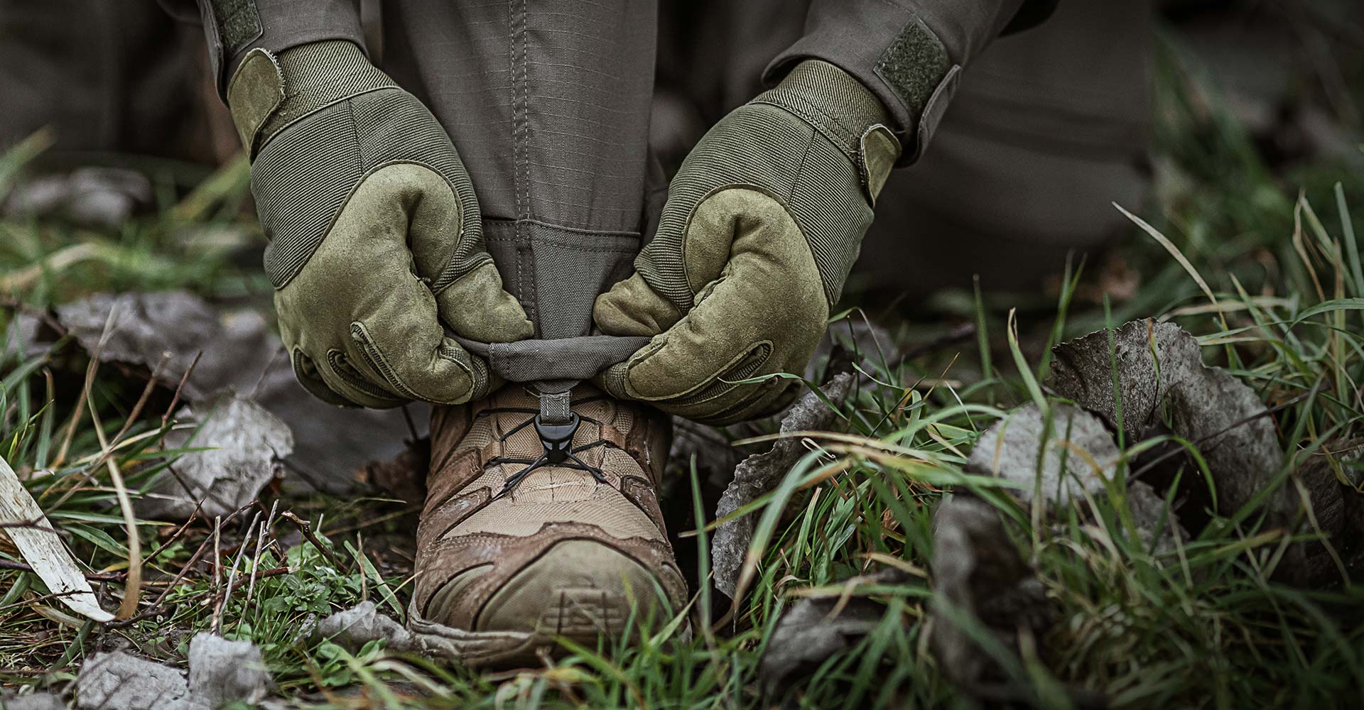 With our integrated boot hooks, you can keep your trouser legs in place, regardless of your movements.